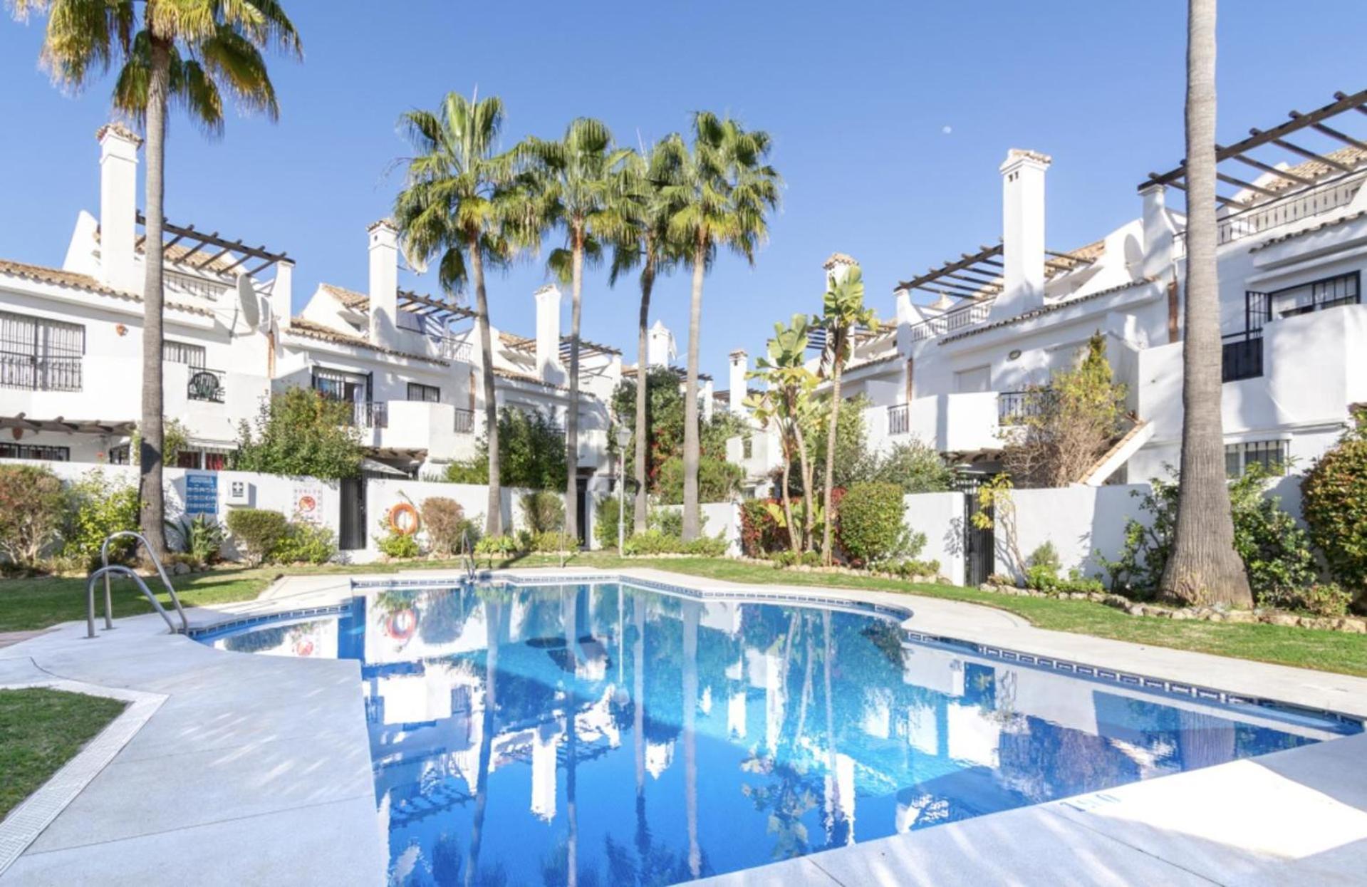 Luxury 3 Bed Townhouse In Puerto Banus Rumah liburan